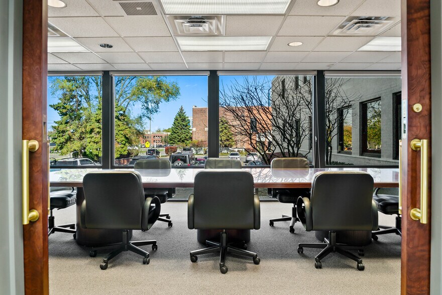 More Photos Of 322 W Lincoln Ave, Royal Oak Office For Lease