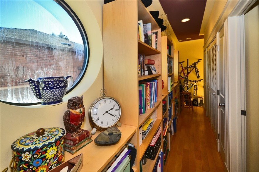 More Photos Of 217-243 W Richmond Ave, Richmond Office Residential For Lease