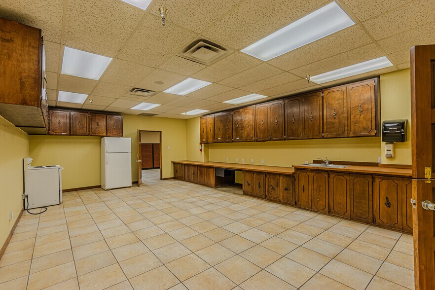 More Photos Of 201 S Darrington Rd, Horizon City Research And Development For Lease