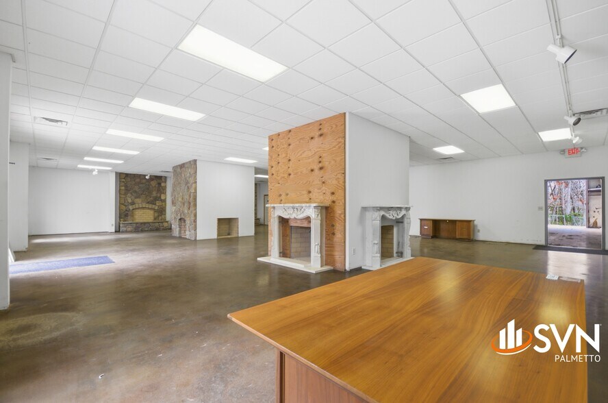 More Photos Of 107 Ben Hamby Ln, Greenville Light Distribution For Lease