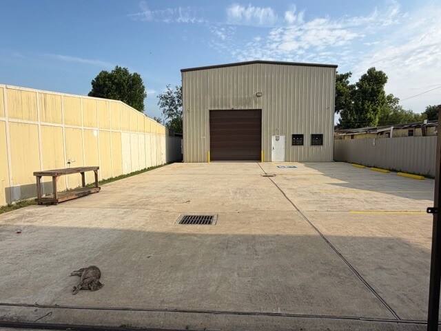 More Photos Of 10251 Tanner Rd, Houston Warehouse For Lease
