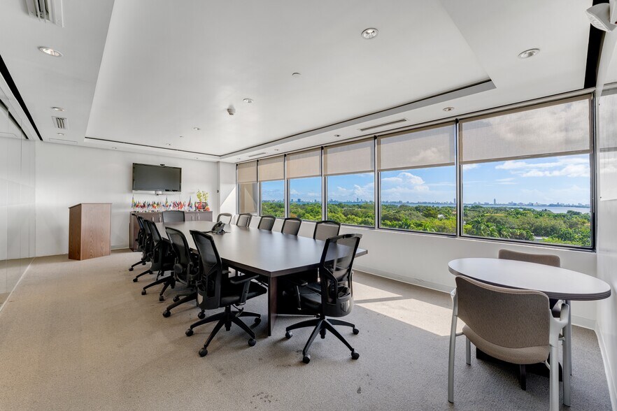 More Photos Of 4770 Biscayne Blvd, Miami Office For Sale