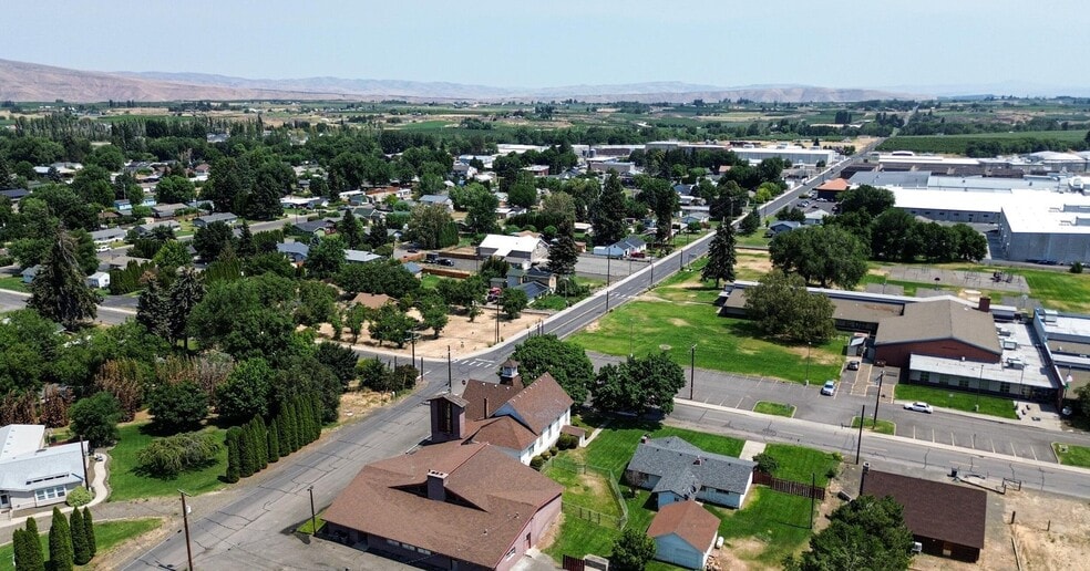 More Photos Of 720 Franklin Rd, Tieton Religious Facility For Sale