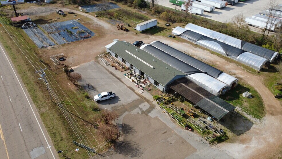 More Photos Of 826 Broad N st, Lexington Storefront For Sale