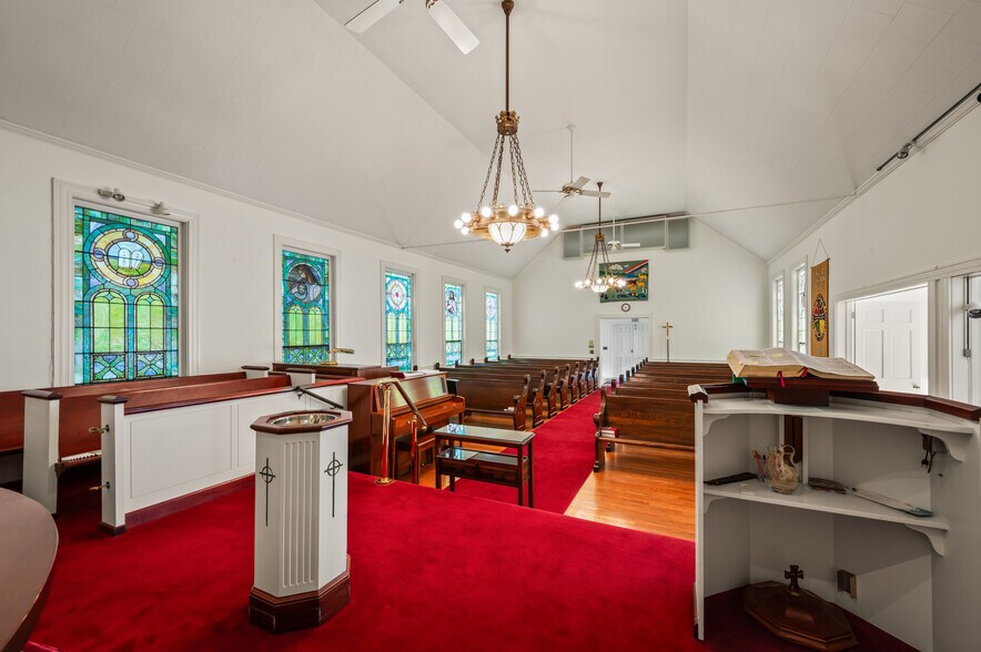 More Photos Of 38 Portland Ave, Redding Religious Facility For Sale