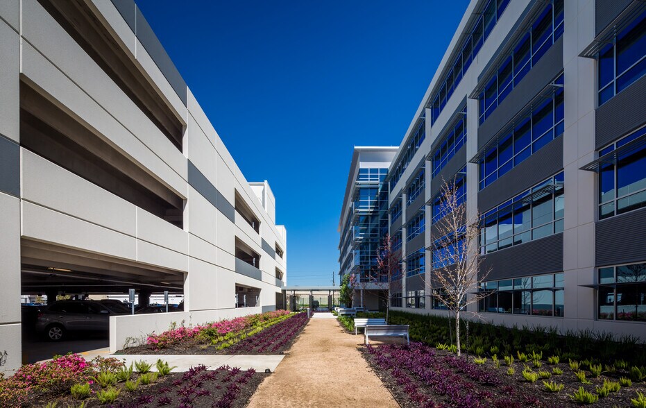 More Photos Of 19219 Katy Fwy, Houston Office For Lease