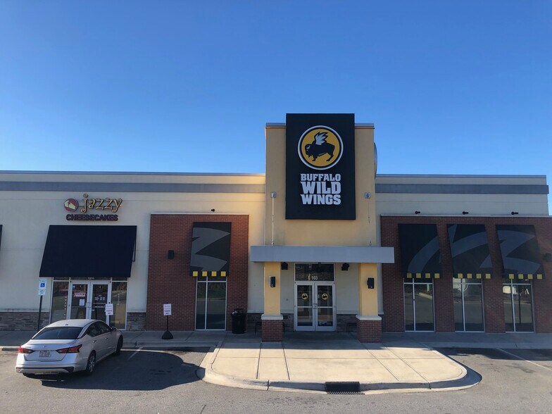 More Photos Of 9402 Northlake West Dr, Charlotte Restaurant For Lease