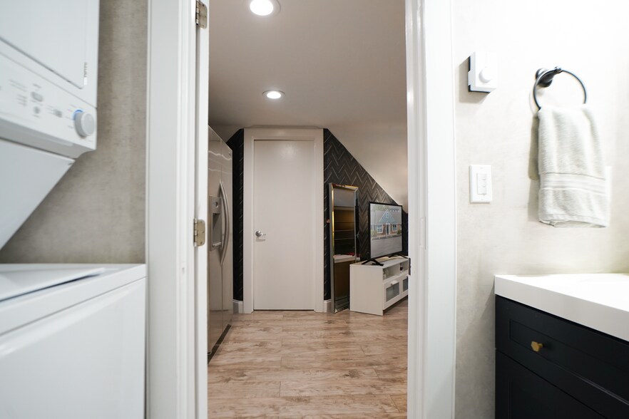 More Photos Of 712 Main St, Hyannis Storefront Retail Office For Sale