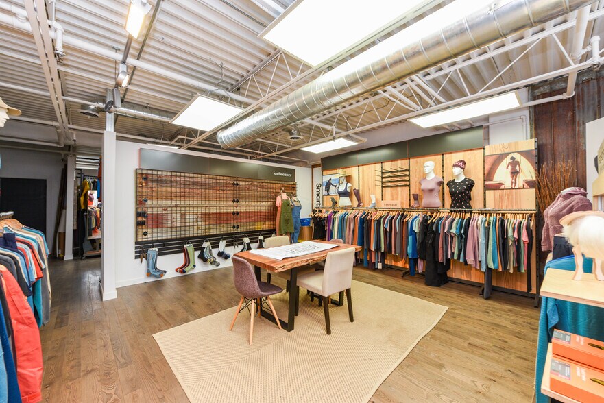 More Photos Of 750 Oakdale Rd, Toronto Light Distribution For Sale