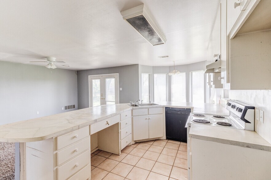 More Photos Of 8409 Chiesa Rd, Rowlett General Retail For Sale