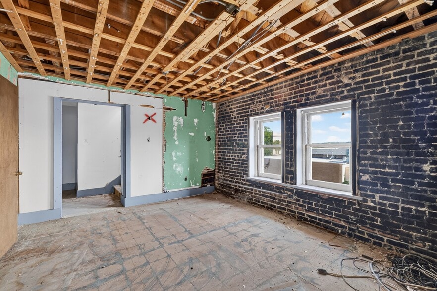 More Photos Of 400 W Main St, Leesburg Serviced Offices For Sale