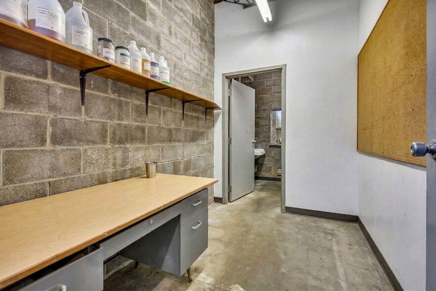 More Photos Of 2050 Sportys Dr, Batavia Warehouse For Sale