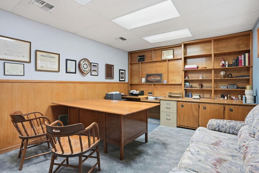 More Photos Of 115 N Jefferson Ave, Elk City Office For Sale