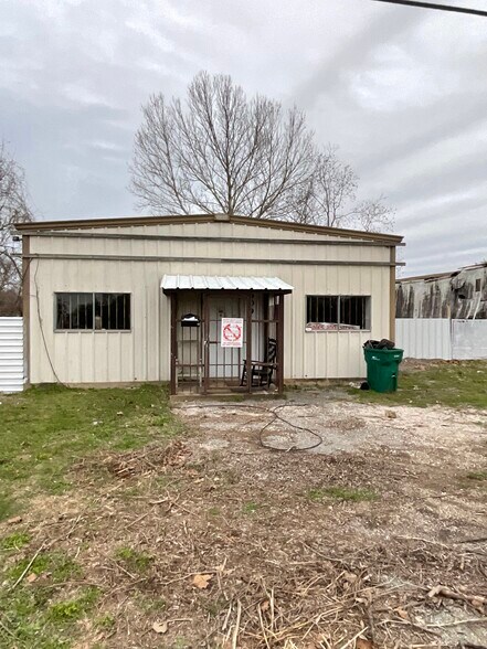Primary Photo Of 609 Oak St, La Marque Warehouse For Sale