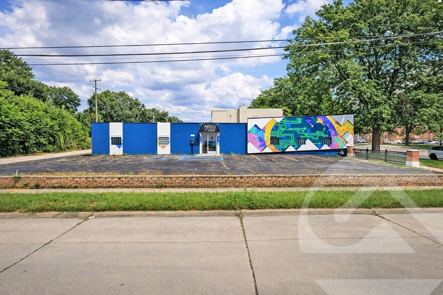 More Photos Of 25340 5 Mile Rd, Redford Township Office For Sale
