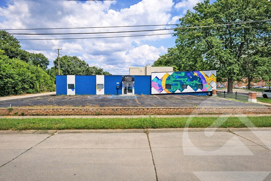 Primary Photo Of 25340 5 Mile Rd, Redford Township Office For Sale