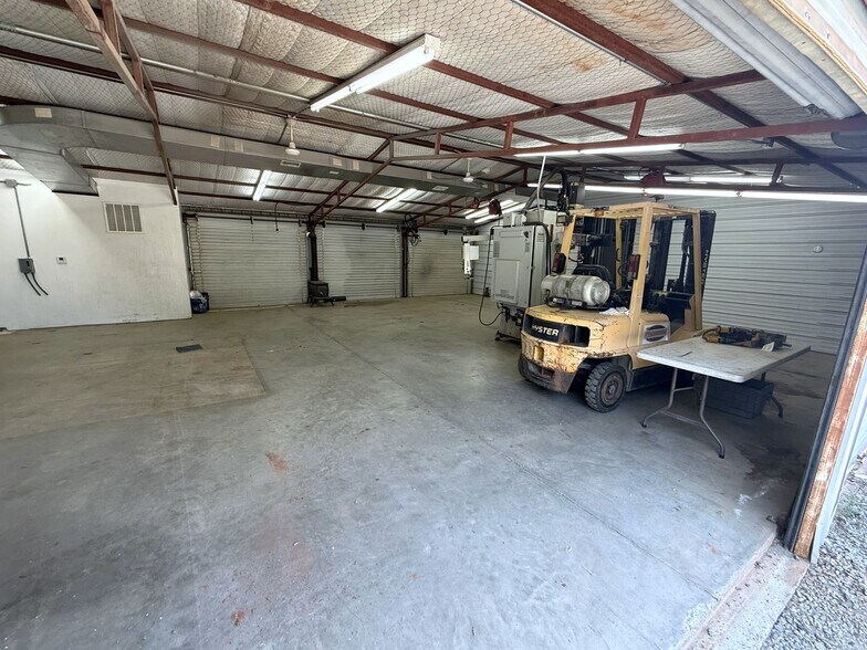 More Photos Of 7576 Townsend Dr, Denver Industrial For Lease