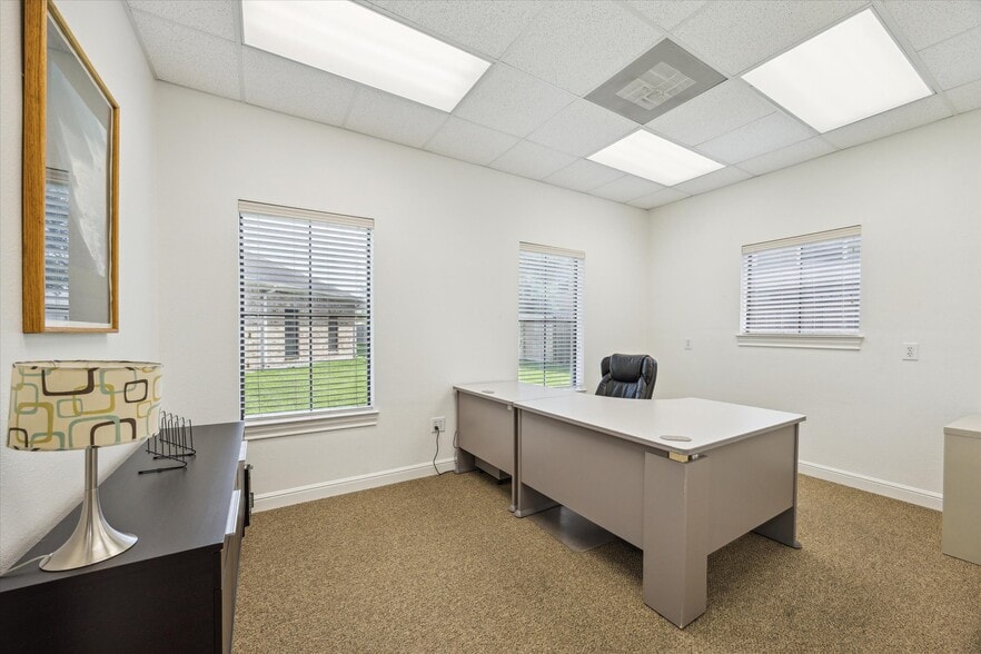 More Photos Of 9525 Huffmeister Rd, Houston Medical For Sale