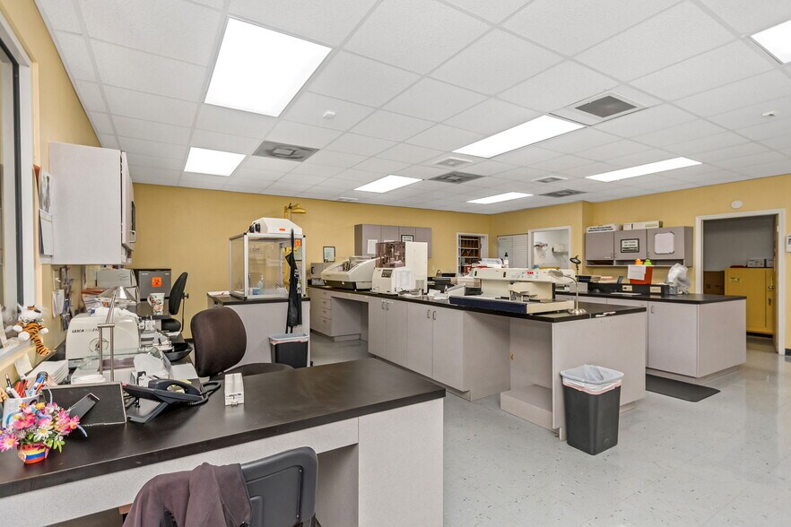 More Photos Of 7641 66th St N, Pinellas Park Medical For Sale