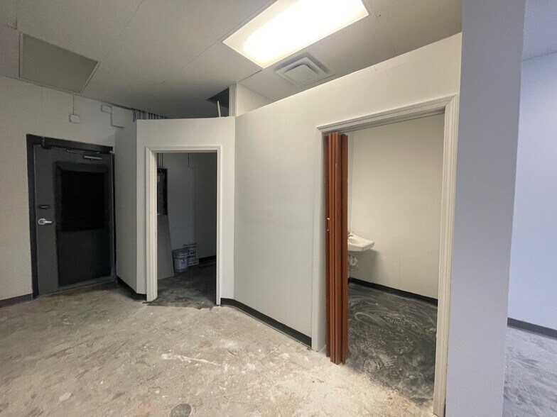 More Photos Of 23420 Lorain Rd, North Olmsted Unknown For Lease