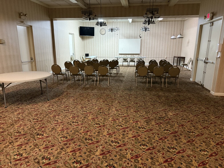 More Photos Of 4055 Belmont Ave, Youngstown Hotel For Sale