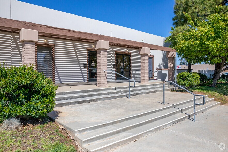 More Photos Of 5038-5046 Ruffner St, San Diego Warehouse For Lease