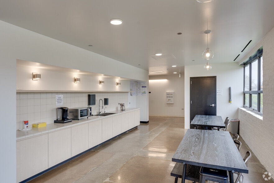 More Photos Of 3517 N Spaulding Ave, Chicago Restaurant For Lease