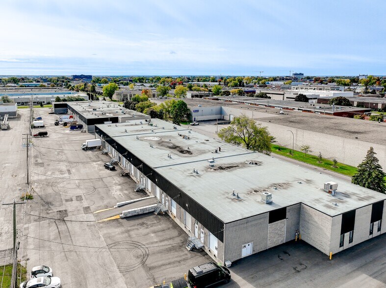 More Photos Of 703-729 Av Meloche, Dorval Warehouse For Lease