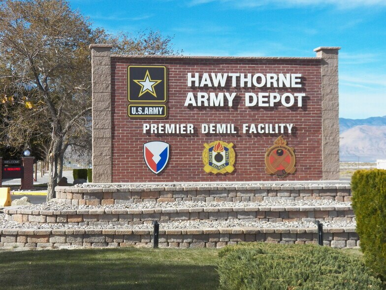 More Photos Of 2 S Maine Ave, Hawthorne Warehouse For Lease