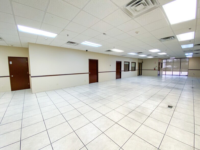 More Photos Of 801 Hallmark Dr, Laredo Warehouse For Lease