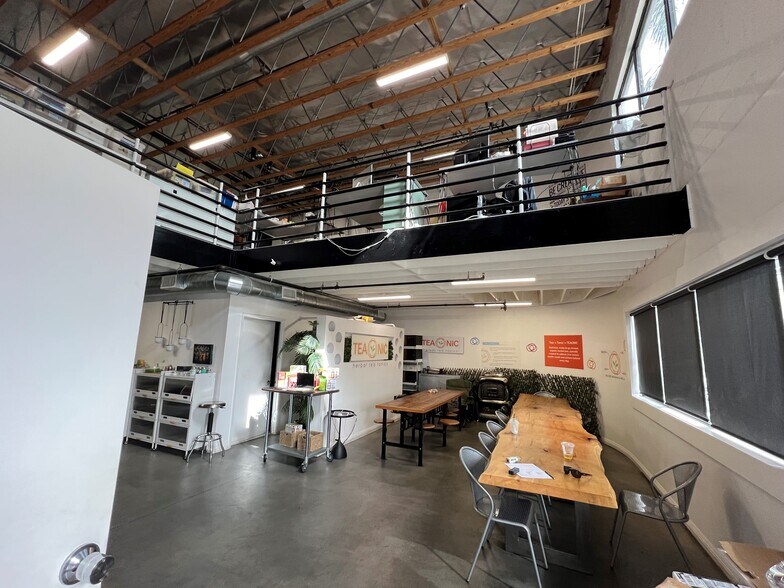 More Photos Of 15911 Arminta St, Van Nuys Manufacturing For Lease