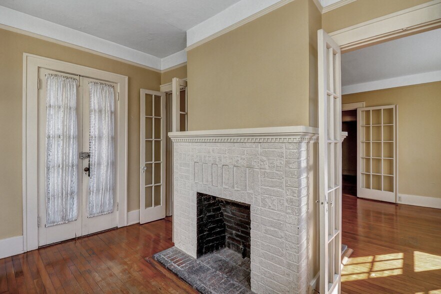 More Photos Of 210 E 48th St, Savannah Apartments For Sale