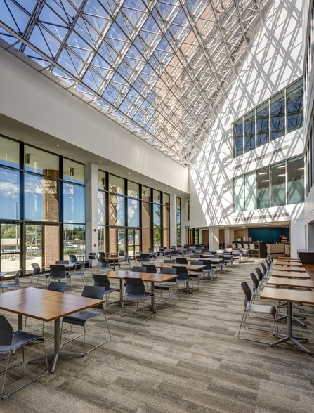 More Photos Of 208 Harbor Dr, Stamford Unknown For Lease