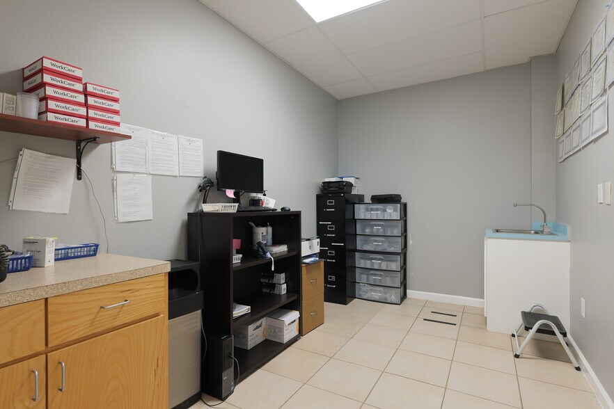 More Photos Of 305 Expressway 83, Mission Medical For Sale