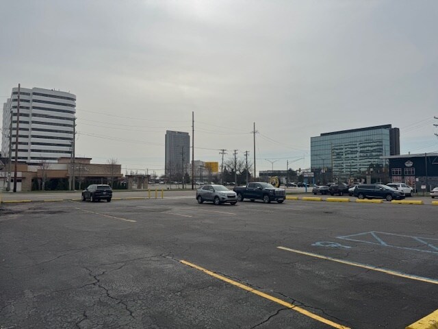 More Photos Of 3065-3095 Crooks Rd, Troy Freestanding For Lease