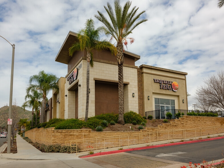 More Photos Of 12930 Day St, Moreno Valley Storefront For Lease