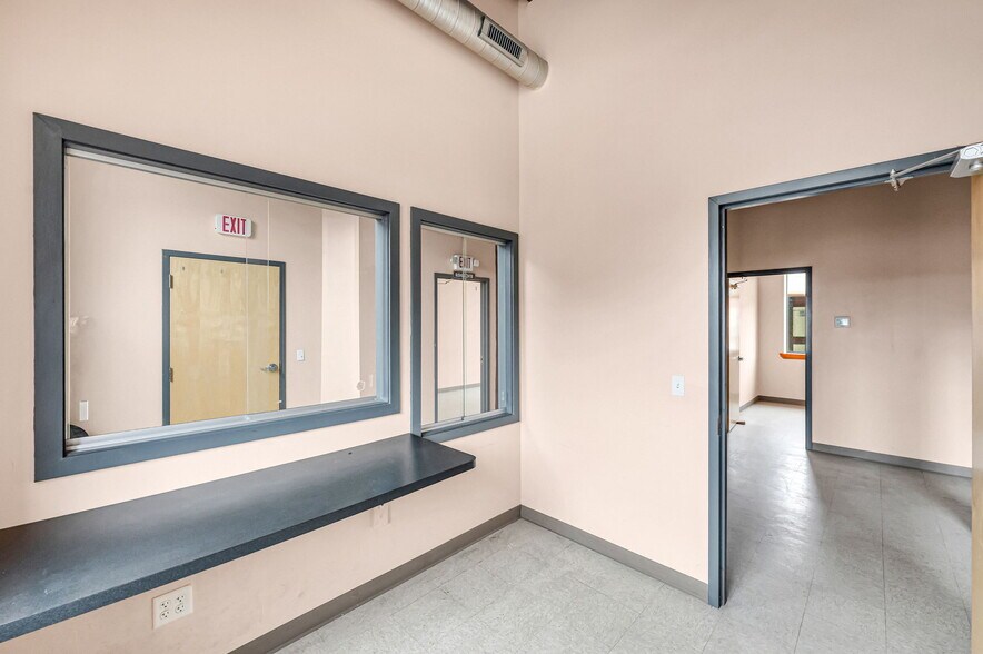 More Photos Of 306 Race St, Holyoke Medical For Lease
