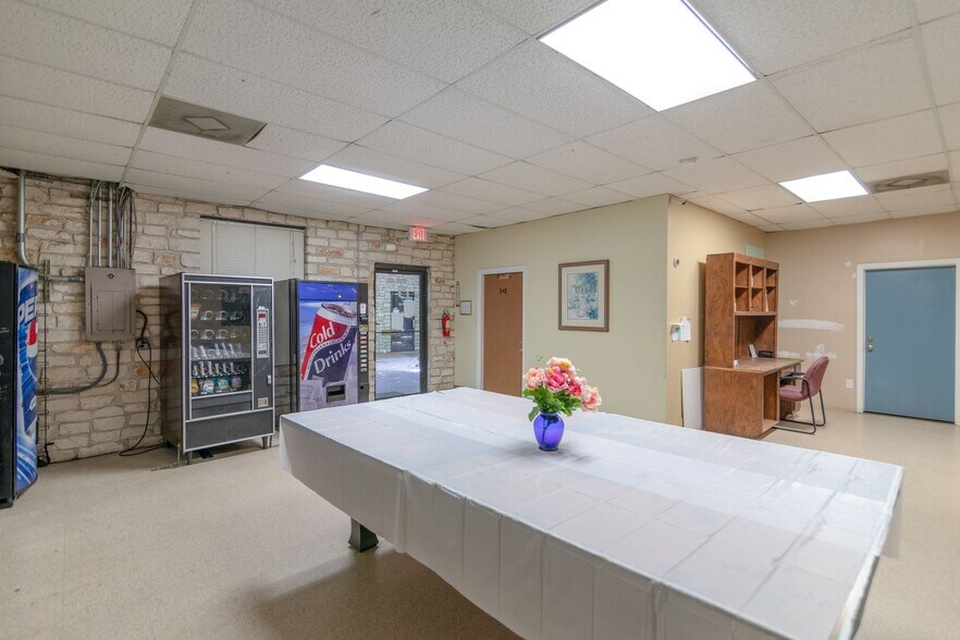 More Photos Of 2101 E Ben White Blvd, Austin Shelter For Sale