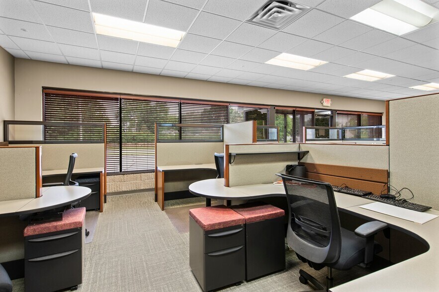 More Photos Of 940 S Hastings Ave, Saint Paul Park Office For Sale