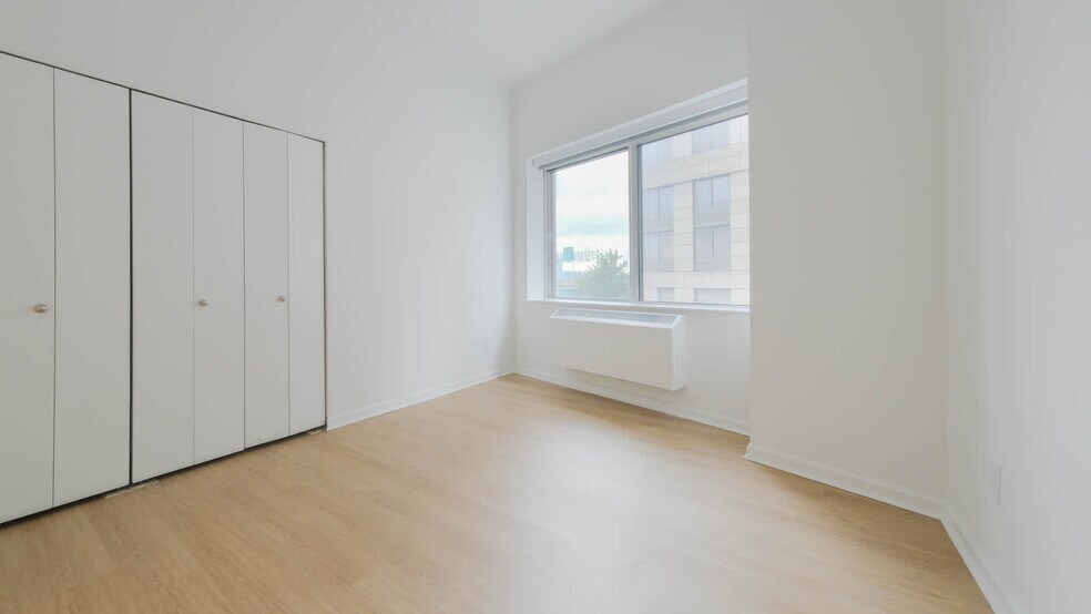 More Photos Of 180-194 Riverside Blvd, New York Apartments For Lease