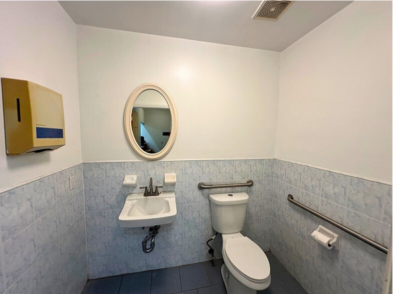 More Photos Of 76 Battery Ave, Brooklyn Apartments For Lease