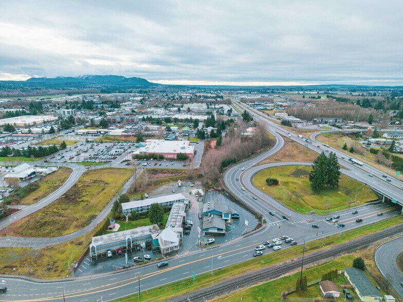More Photos Of 400 W Rio Vista Ave, Burlington Storefront Retail Office For Sale