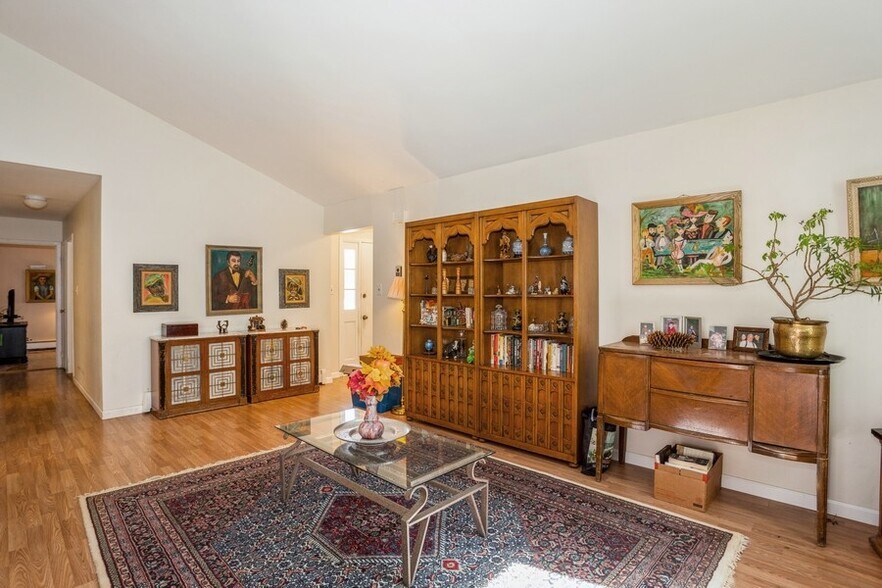 More Photos Of 626 Canal Rd, Mount Sinai Office For Lease