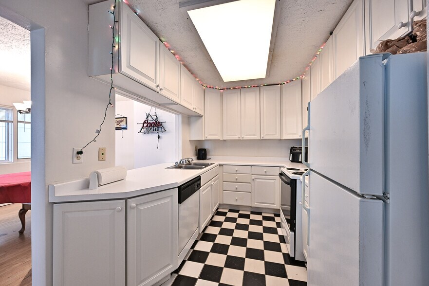 More Photos Of 1321 N Franklin Pl, Milwaukee Apartments For Sale