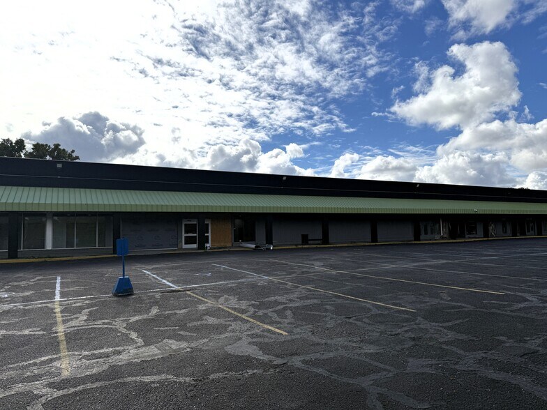 More Photos Of 3402 Richfield Rd, Flint Freestanding For Lease