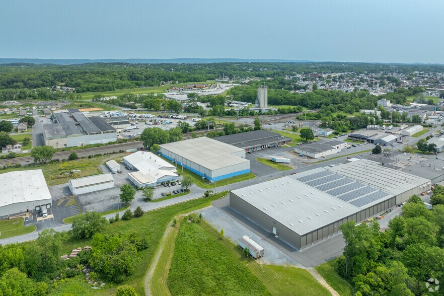 More Photos Of 225 N 16th St, Lebanon Distribution For Lease