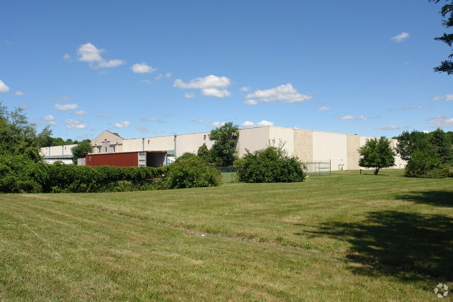 More Photos Of 10 Progress St, Edison Warehouse For Lease