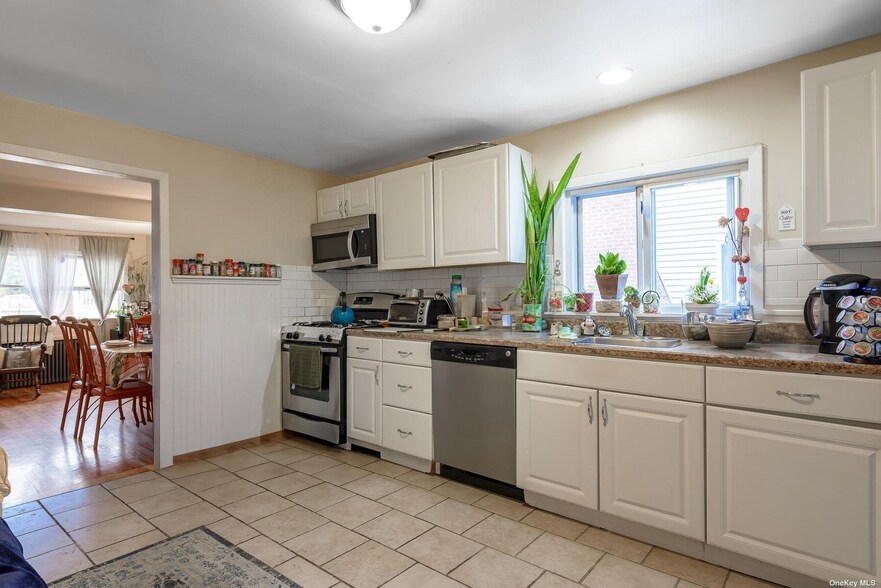 More Photos Of 52 Graywood Rd, Port Washington Apartments For Sale