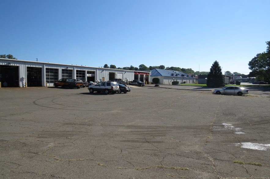 More Photos Of 355 Morthland Dr, Valparaiso Auto Repair For Lease