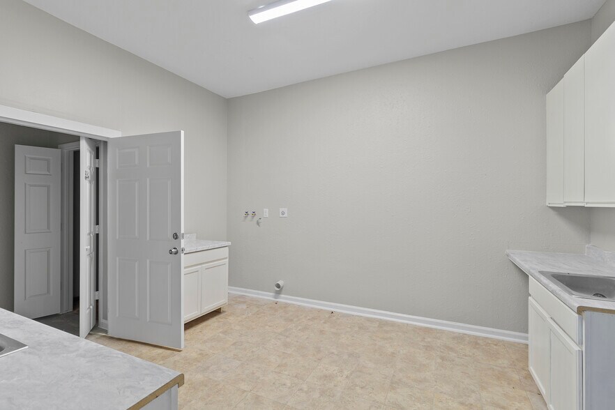 More Photos Of 7407 Fm-1488, Magnolia Medical For Lease